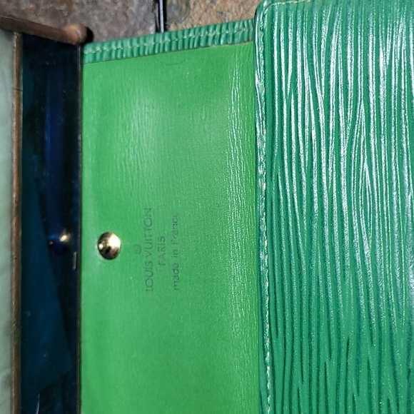 Louis Vuitton Forest Green Epi Wallet💥💥💥SUPER SUPER SALE💥💥💥 - Picture 5 of 7